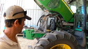 ¿Por qué se calienta el motor del tractor y cómo solucionarlo? por-que-se-calienta-el-motor-del-tractor-y-como-solucionarlo